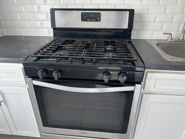 Foto del edificio - 115 Fairview Ave