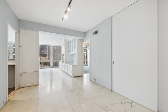 Foto del edificio - 880 N Lake Shore Dr