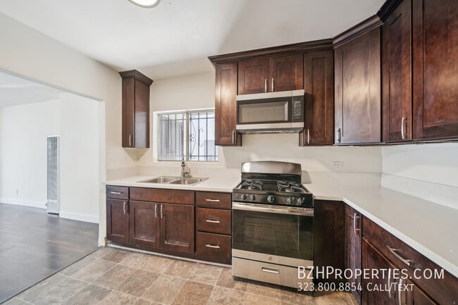 Foto del edificio - 5384 Romaine St