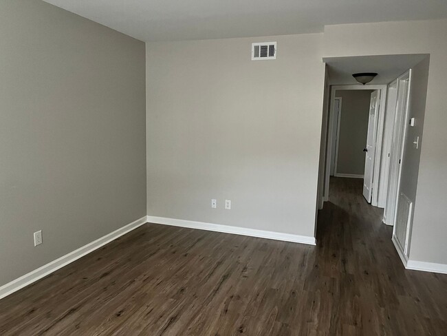 Foto del edificio - Two bedroom, 1.5 bath condo in High Point-...