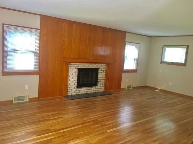 Building Photo - 5008 Parish Dr