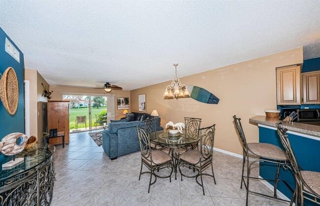 Building Photo - 6000 Bahia Del Mar Cir N