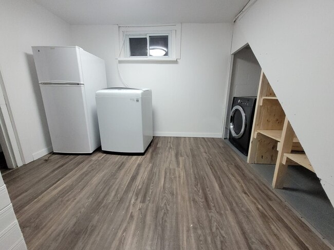 Building Photo - 343 Dufferin St