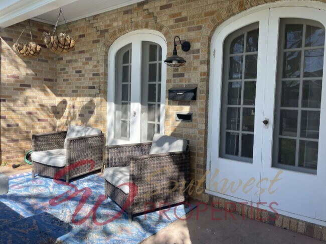 Foto del edificio - Charming 3 Bedroom Home Just Minutes from Campus