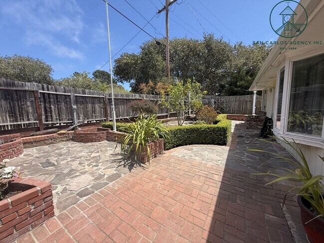 Foto del edificio - Recently Updated Three Bedroom Upper Hatton Fields Home