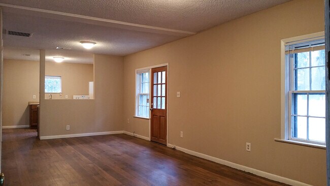 Building Photo - 2 Bed 1 Bath in Ridgeview