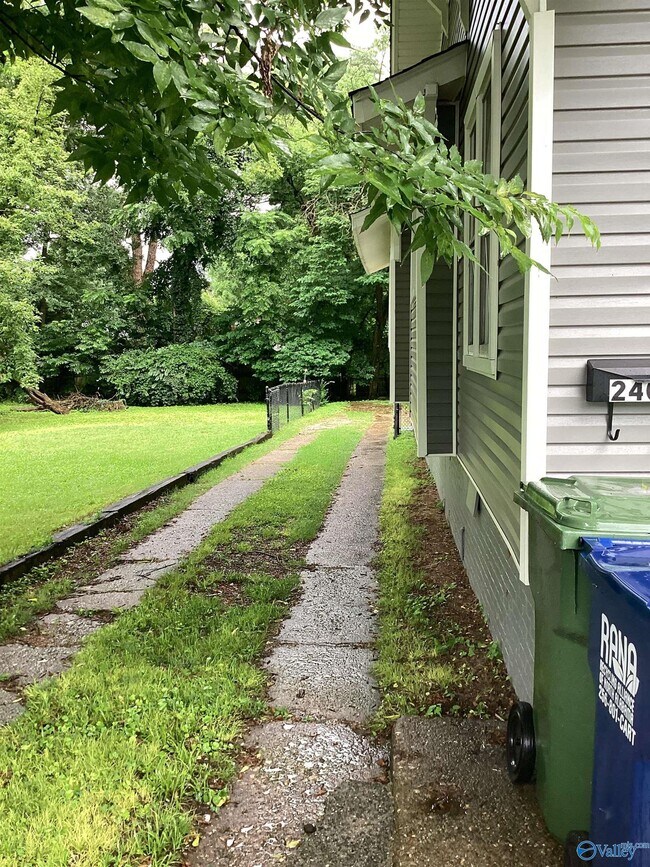 Foto del edificio - 2404 Whitesburg Dr