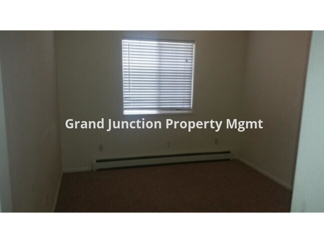 Building Photo - MOVE IN SPECIAL 6 MONTHS @ $1095, THEN 12 ...