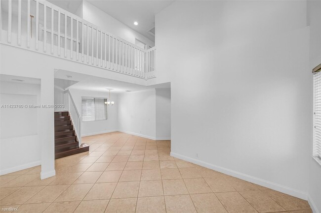 Foto del edificio - 5 br, 3.5 bath House - 1058 Golden Cane Dr...