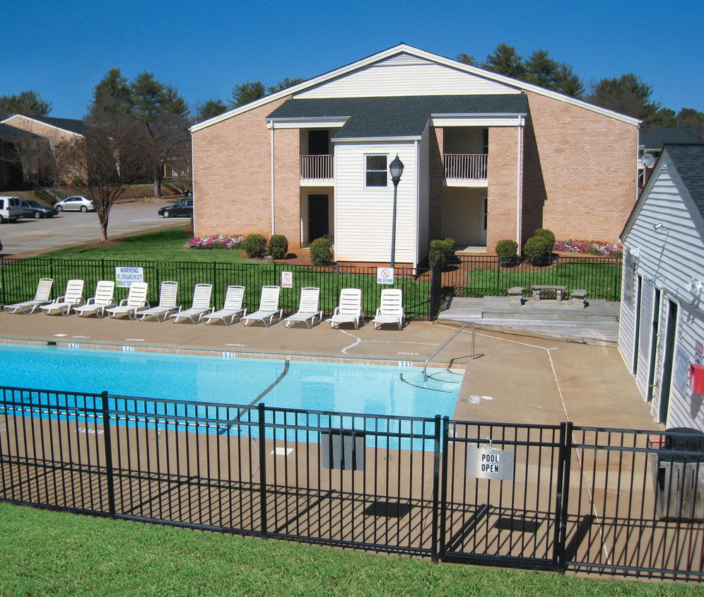 Piscina - Meadow Green Apartments