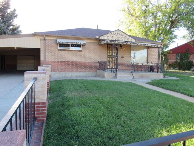 Foto del edificio - 2 Bedrooms plus 2 non confirming bedrooms in the basement close to light rail