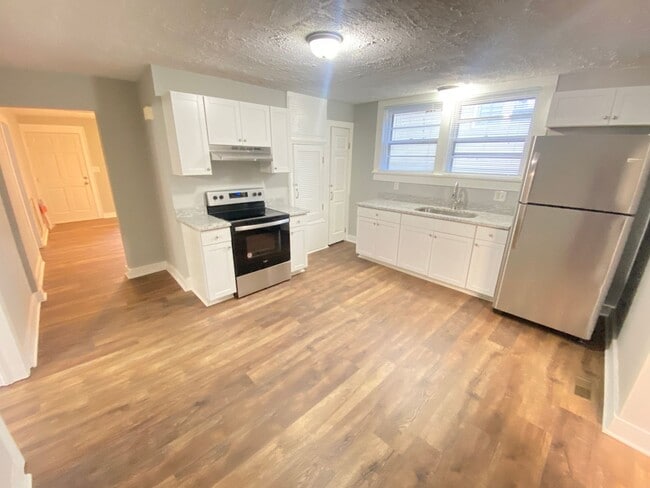 Building Photo - Fully Remodeled 2022 2bd/1ba House close t...