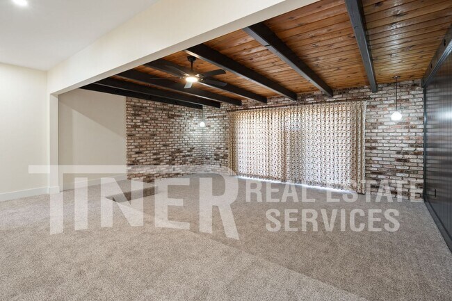 Building Photo - 9533 Colton Ave