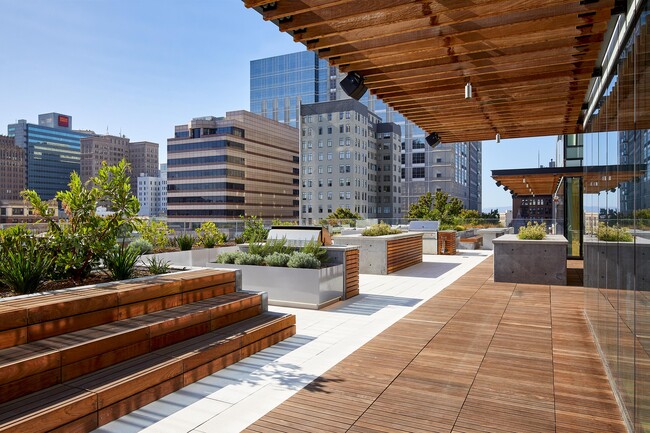 Building Photo - SKAIA