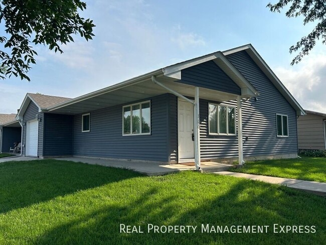 Building Photo - Charming 2-bedroom 2-bathroom home