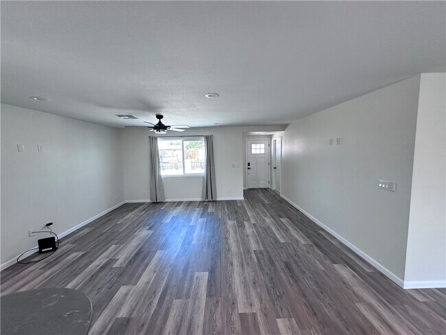 Foto del edificio - 2020 Whitewater Dr