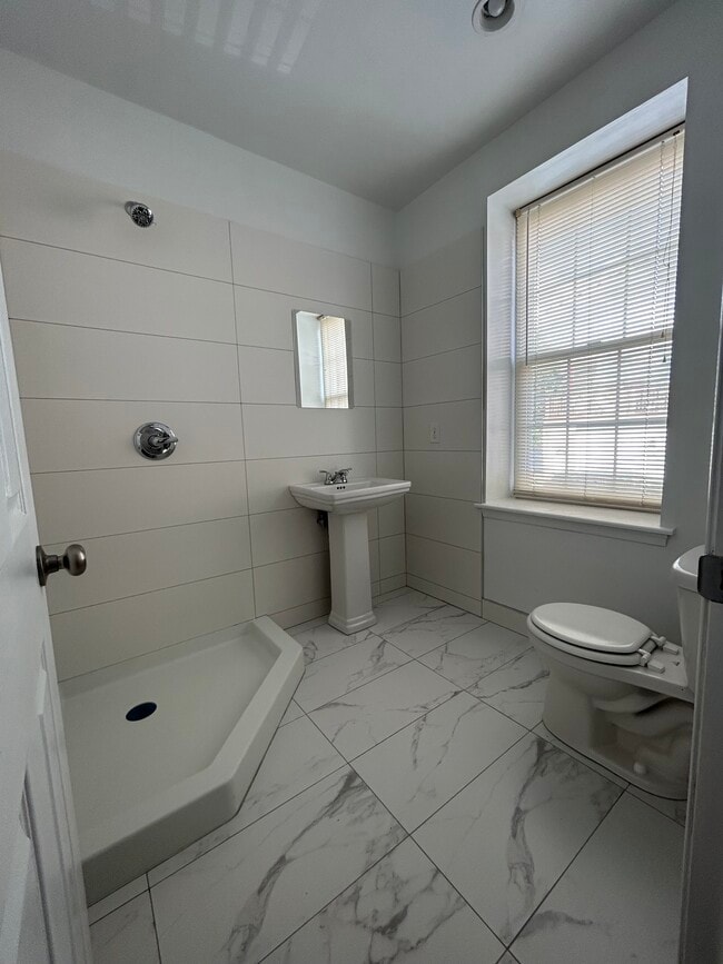 Building Photo - 3901 Baring St