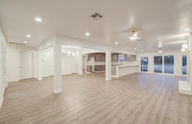 Building Photo - 523 Brandon Rd
