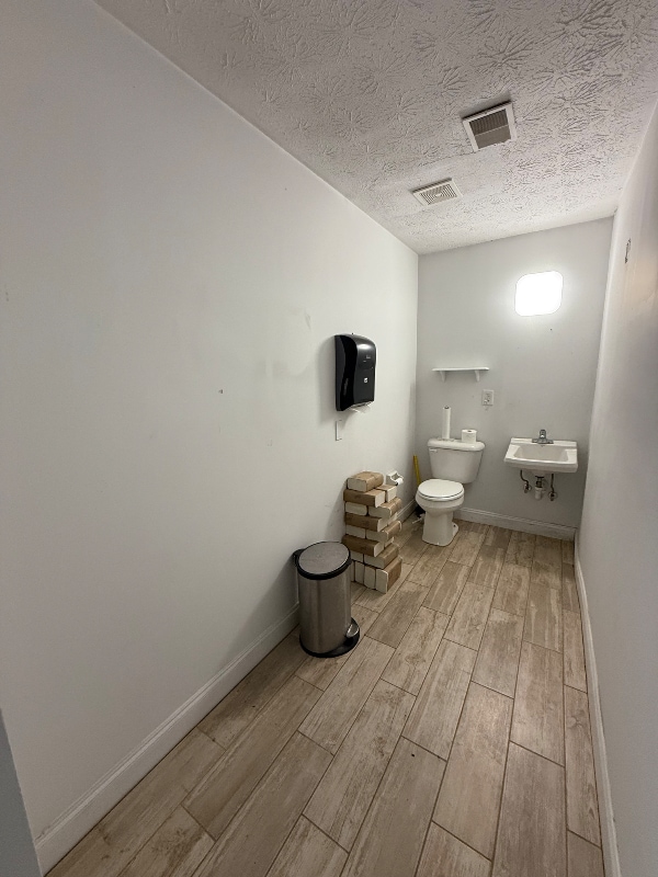 Building Photo - 801 Winchester Rd