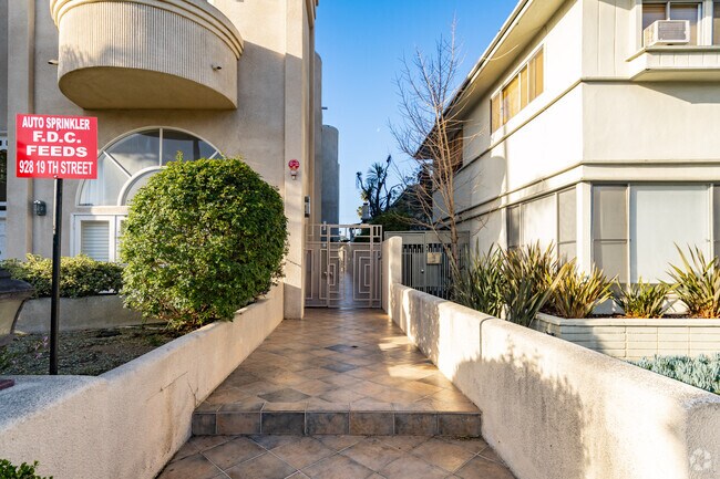 Entrada - 928 19th St