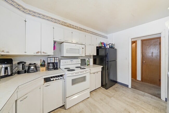 Building Photo - 517 S 13th Ave