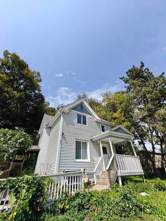 Foto del edificio - 603 23rd Ave SW