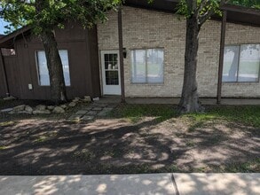 Building Photo - 2303 De Lee St