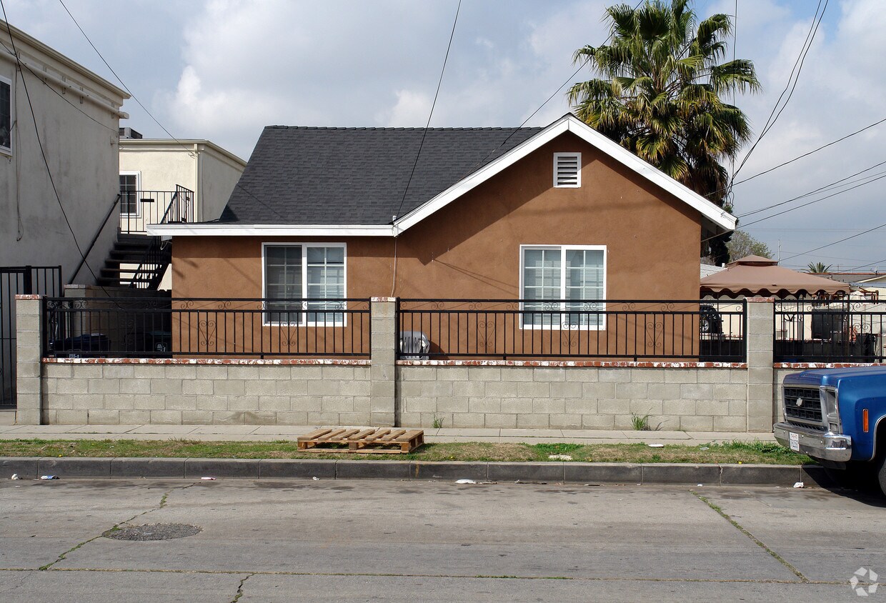 Primary Photo - 10727-10729 S Grevillea Ave