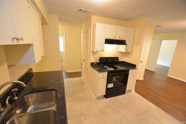 Building Photo - 6 Wynne Cir