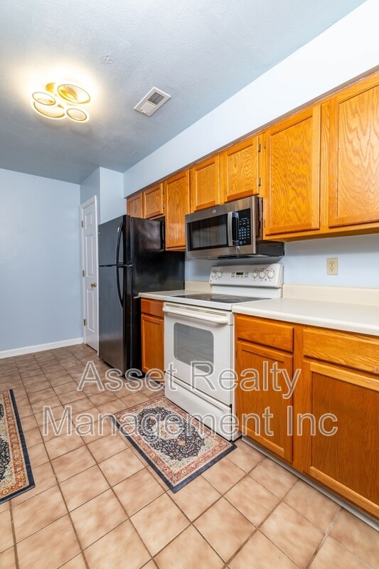 Building Photo - 136 Durwood Rd