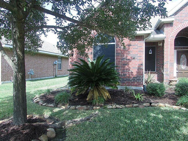 Building Photo - 2314 Ligustrum Flower Dr