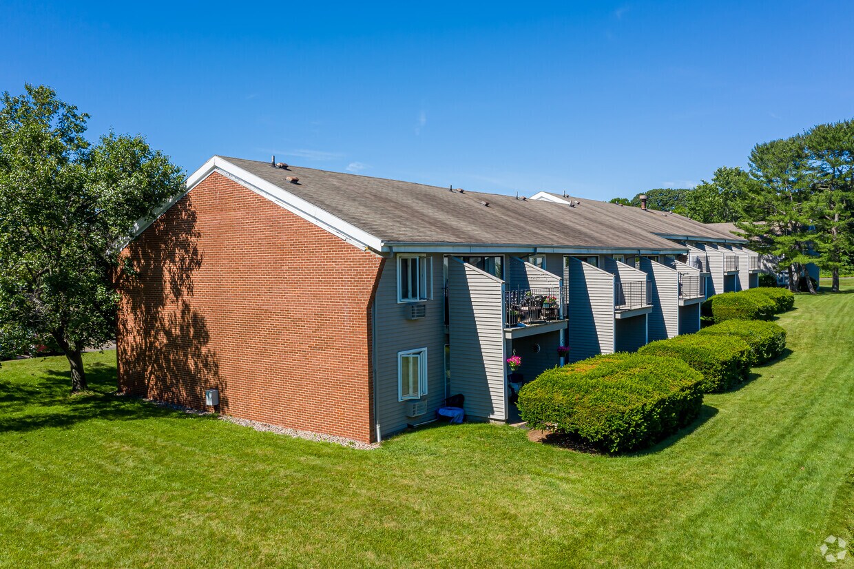 Foto del edificio - Branford Hills Apartments