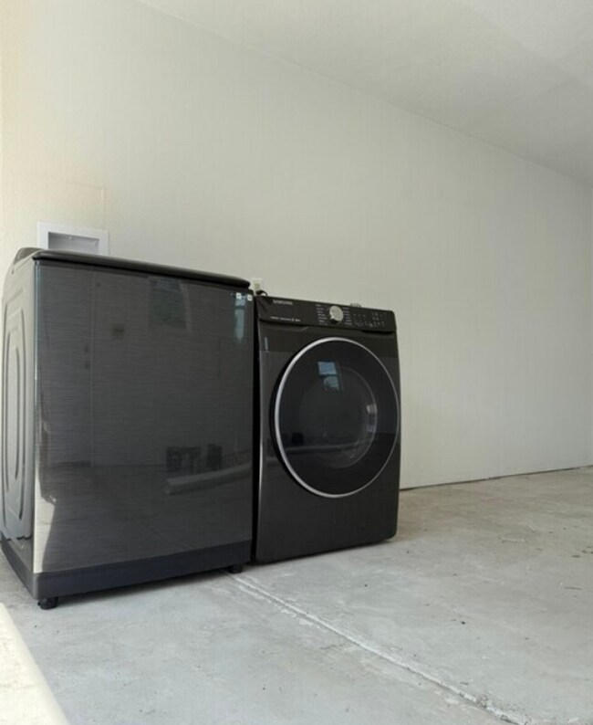 Foto del edificio - Newly Remodeled 2 bed+ 1.5 bath Single Fam...