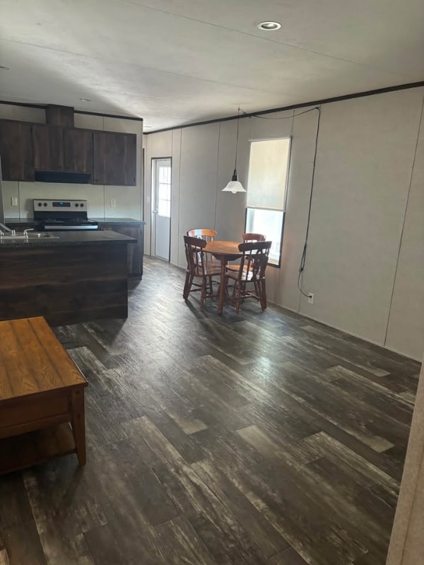 Building Photo - 308 N Main St