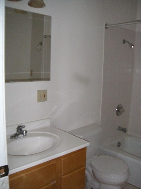Foto del edificio - 2716 N Marshfield Ave