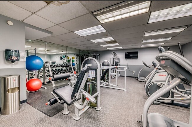 Foto del edificio - 6030 N Sheridan Rd