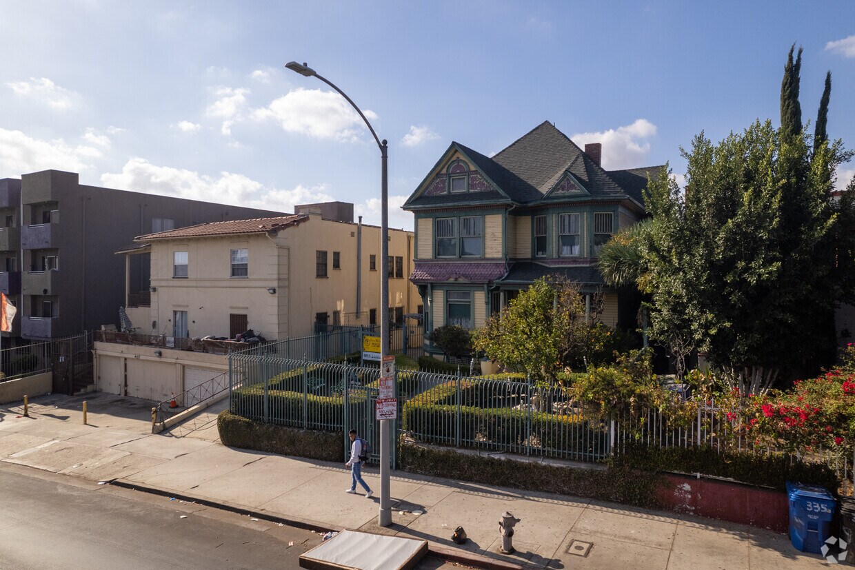 NOV 2022 - 329 S Bonnie Brae St