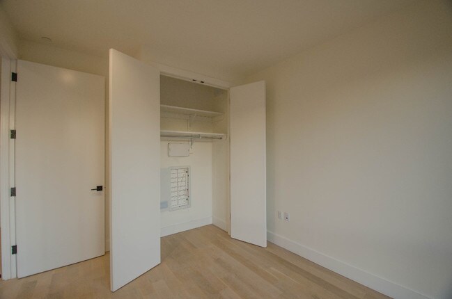 Foto del edificio - 961 Willoughby Ave