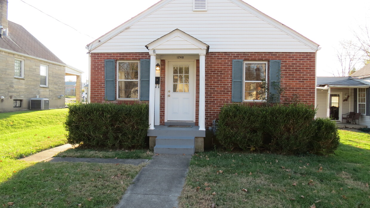 Front of house - 1248 Schiller Ave