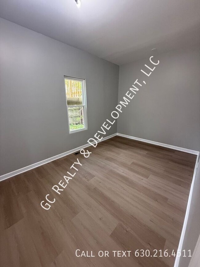 Building Photo - 7230 S Perry Ave