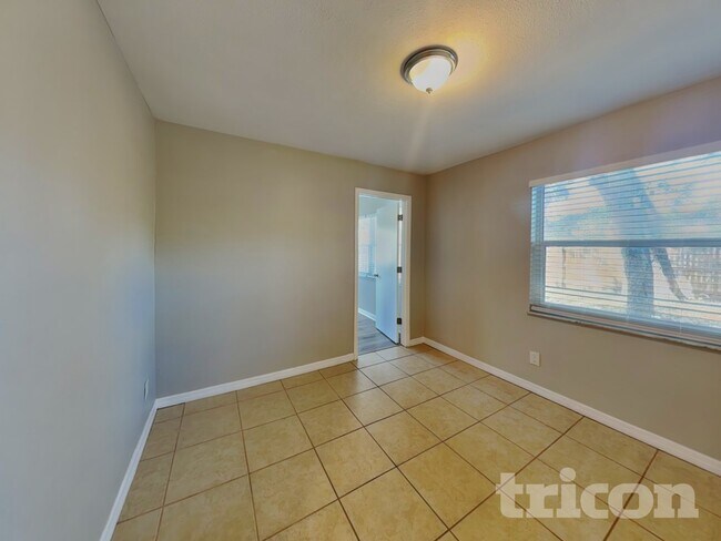 Foto del edificio - 1430 Thames Ln
