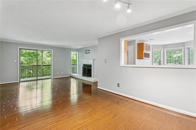 Building Photo - 2901 Lenox Way NE