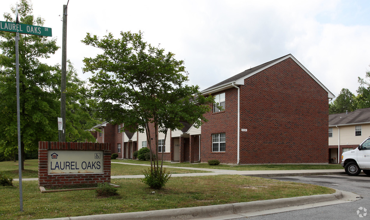 Foto principal - Laurel Oaks Apartments