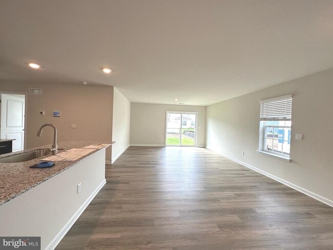 Building Photo - 124 Charing Cross Dr
