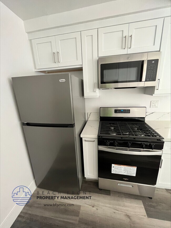 Foto del edificio - 4028 W. 137th St