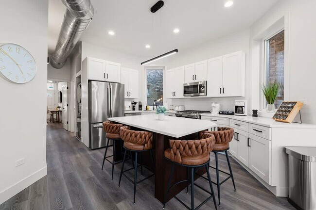 Foto del edificio - 1543 N Claremont Ave