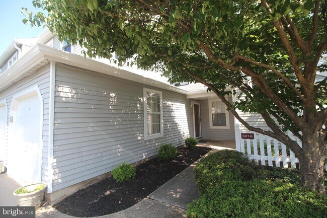 Foto del edificio - 681A Rose Hollow Dr