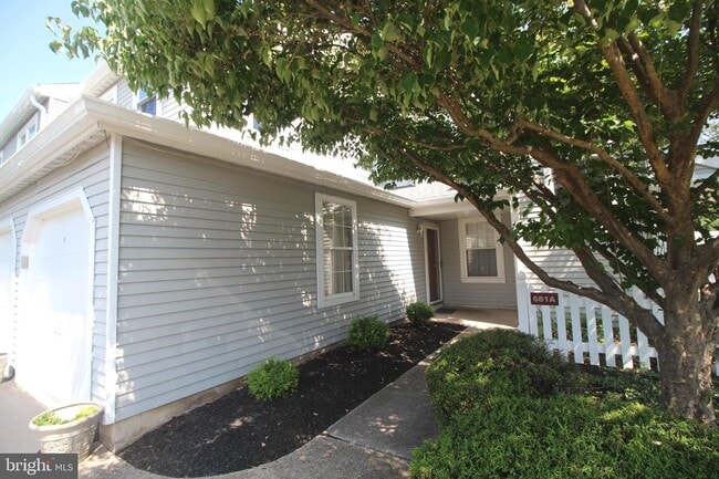 Building Photo - 681A Rose Hollow Dr