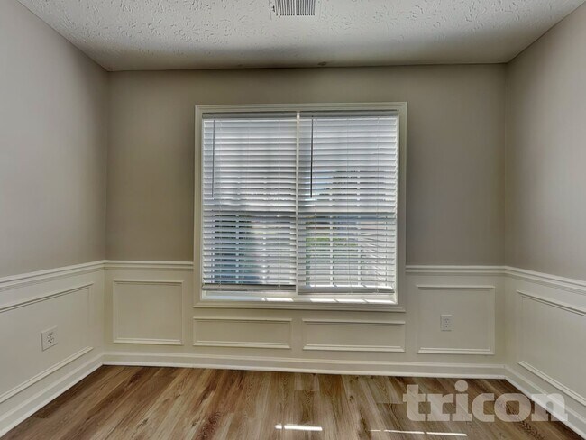 Foto del edificio - 714 Manor Ridge Dr