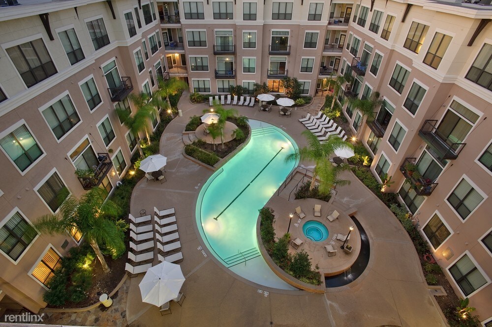 Primary Photo - 2112 Crockett St